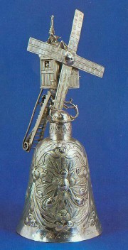 Zilveren beker van het molenaarsgilde uit 1645, collectie museum Boymans van Beuningen