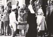 Op 30 april 1979 wordt aan koningin Juliana een verjaardagsbeschuit aangeboden