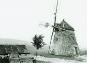 Zogenaamde Hollandse molen in het voormalige Tsjecho- Slowakije, 19e eeuw. Collectie Nederlands Bakkerijmuseum.