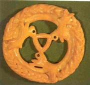 Deze_drie_hazen_binnen_een_broodkrans_staan_symbool_voor_de_Drie__eenheid_en_eeuwigheid