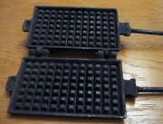 Wafelijzer met het bekende ruitjespatroon